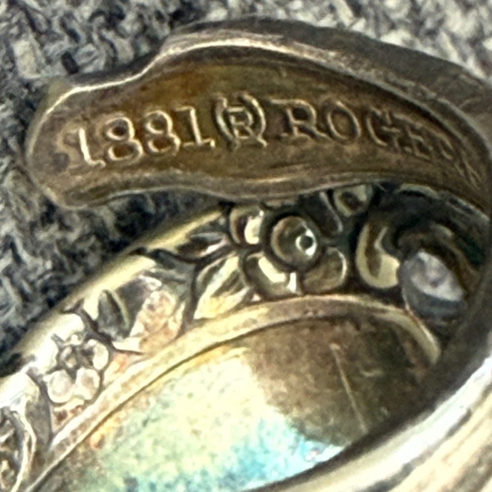 Vintage 1881 Rogers Onedia Silver Plate Spoon Ring Floral Scroll 4.5 Cottage‎ - Picture 4 of 10